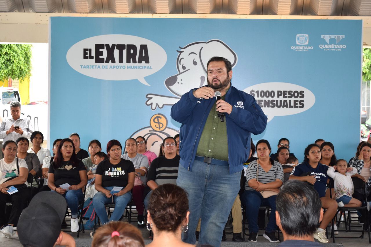 Imagen de Entregan tarjetas de El Extra a familias de Félix Osores Sotomayor 5