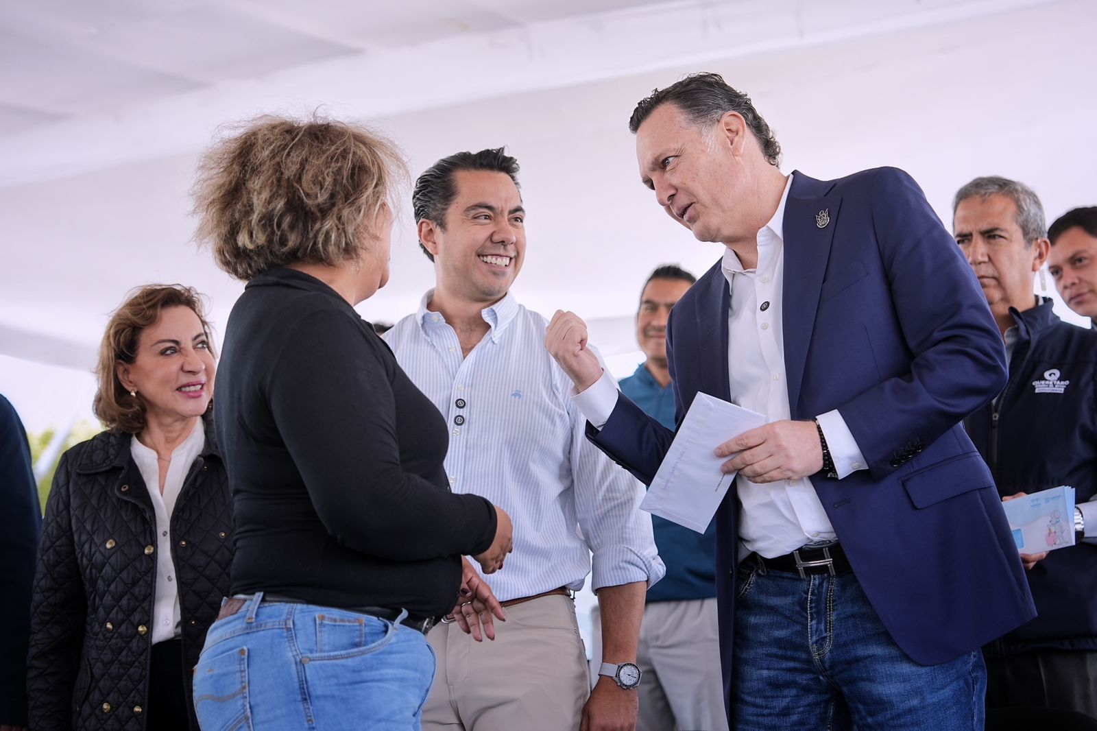 IMG-20250708-WA0110 Imagen de Felifer Macías inicia entrega de tarjetas de El Extra para taxistas queretanos 4