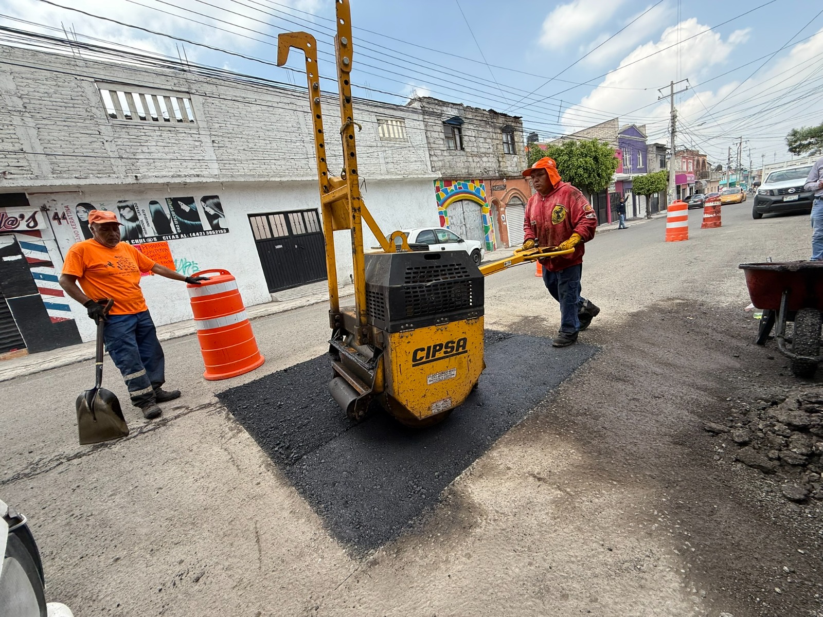 IMG-20250711-WA0007 Imagen de Municipio de Querétaro interviene más de 36 mil metros cuadrados de vialidades con trabajos de bacheo 3