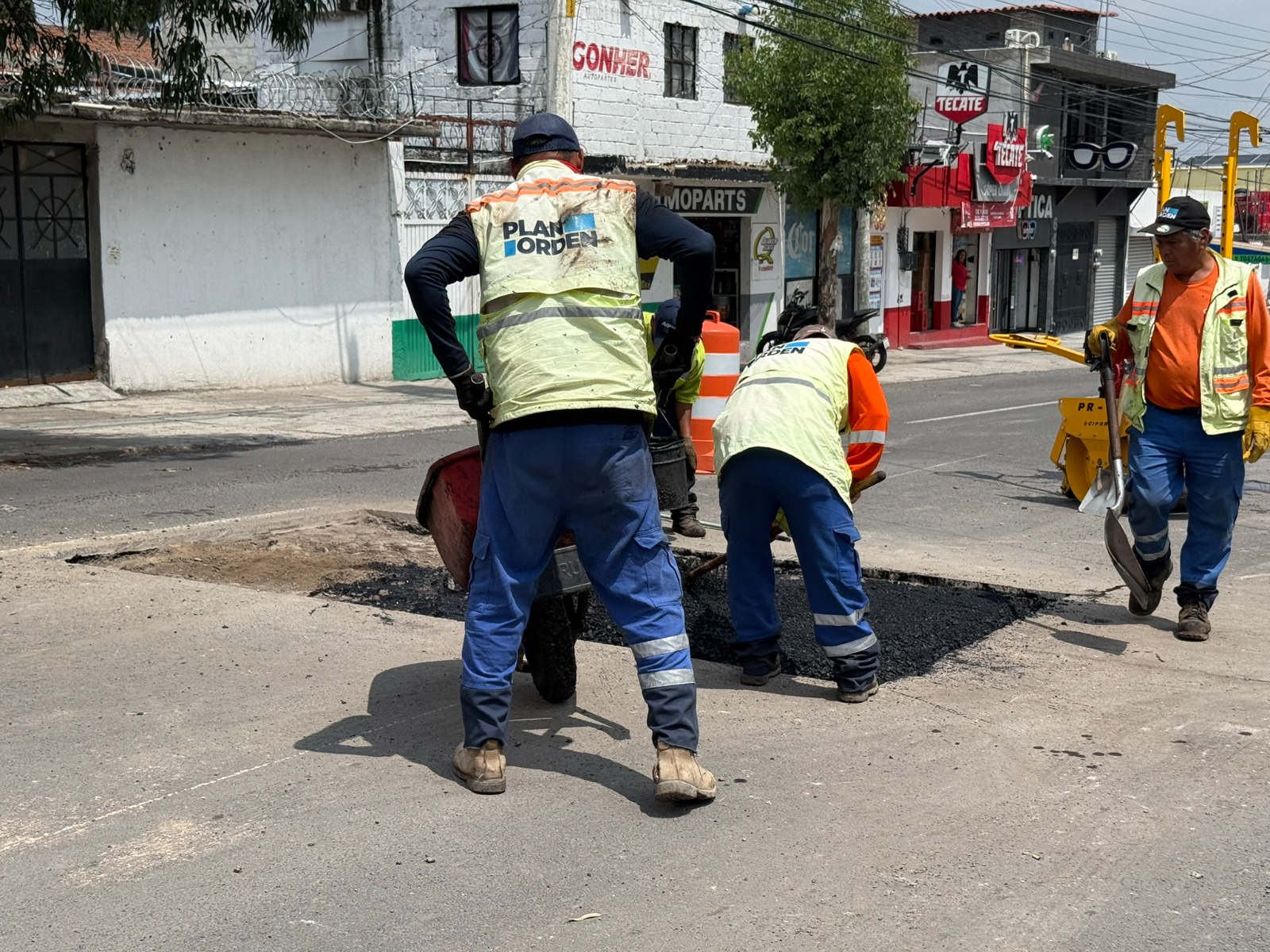 IMG-20250711-WA0009 Imagen de Municipio de Querétaro interviene más de 36 mil metros cuadrados de vialidades con trabajos de bacheo 1