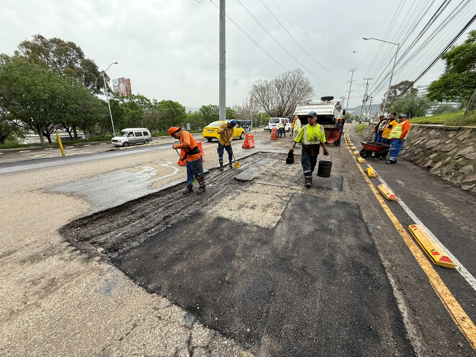 Imagen de Municipio de Querétaro interviene más de 36 mil metros cuadrados de vialidades con trabajos de bacheo 2
