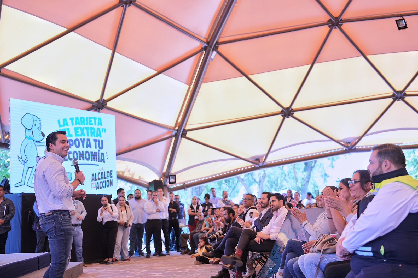 Imagen de Amplia Felifer Macías transporte comunitario gratuito en Felipe Carrillo Puerto para miles de familias 2