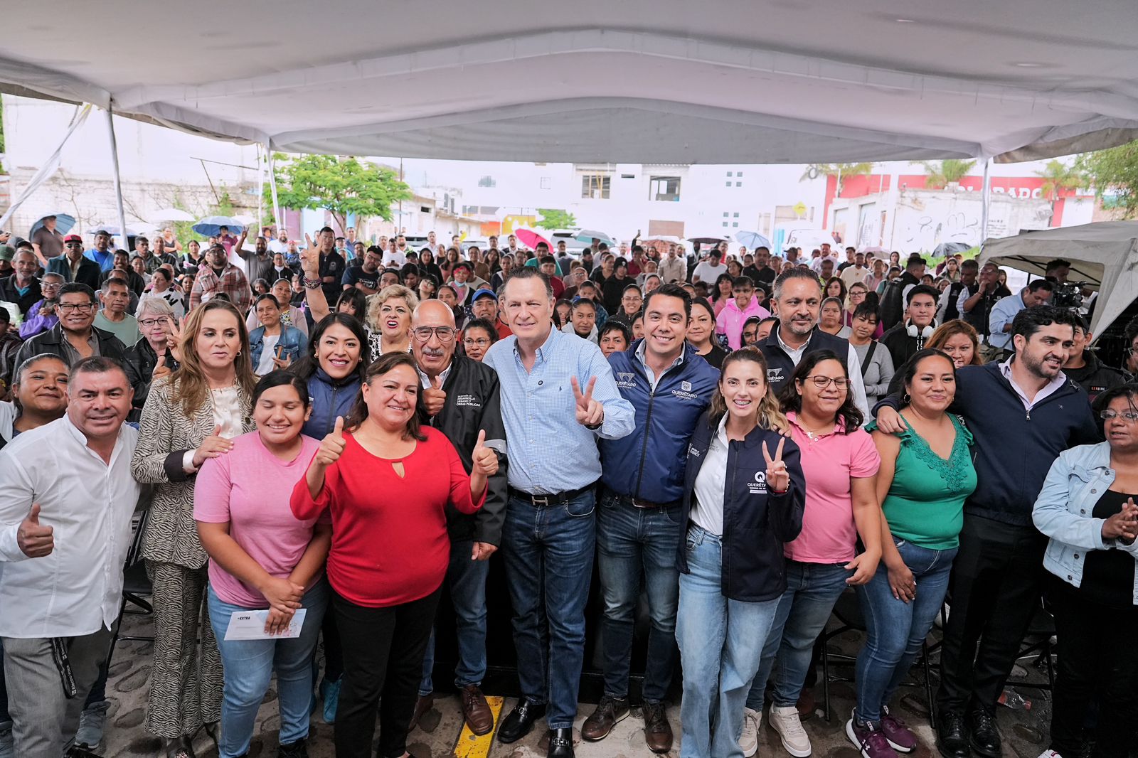 Imagen de Entregan Felifer Macías y Mauricio Kuri rehabilitación integral en las colonias El Granjenal, San Juan y Lomas del Tepeyac 6