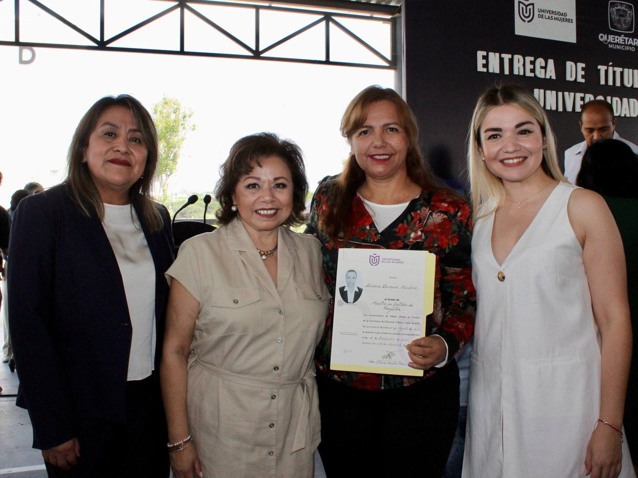 IMG-20250717-WA0015 Imagen de DIF Municipal y Secretaría de la Mujer celebran entrega de títulos de maestría en la Universidad de las Mujeres 4