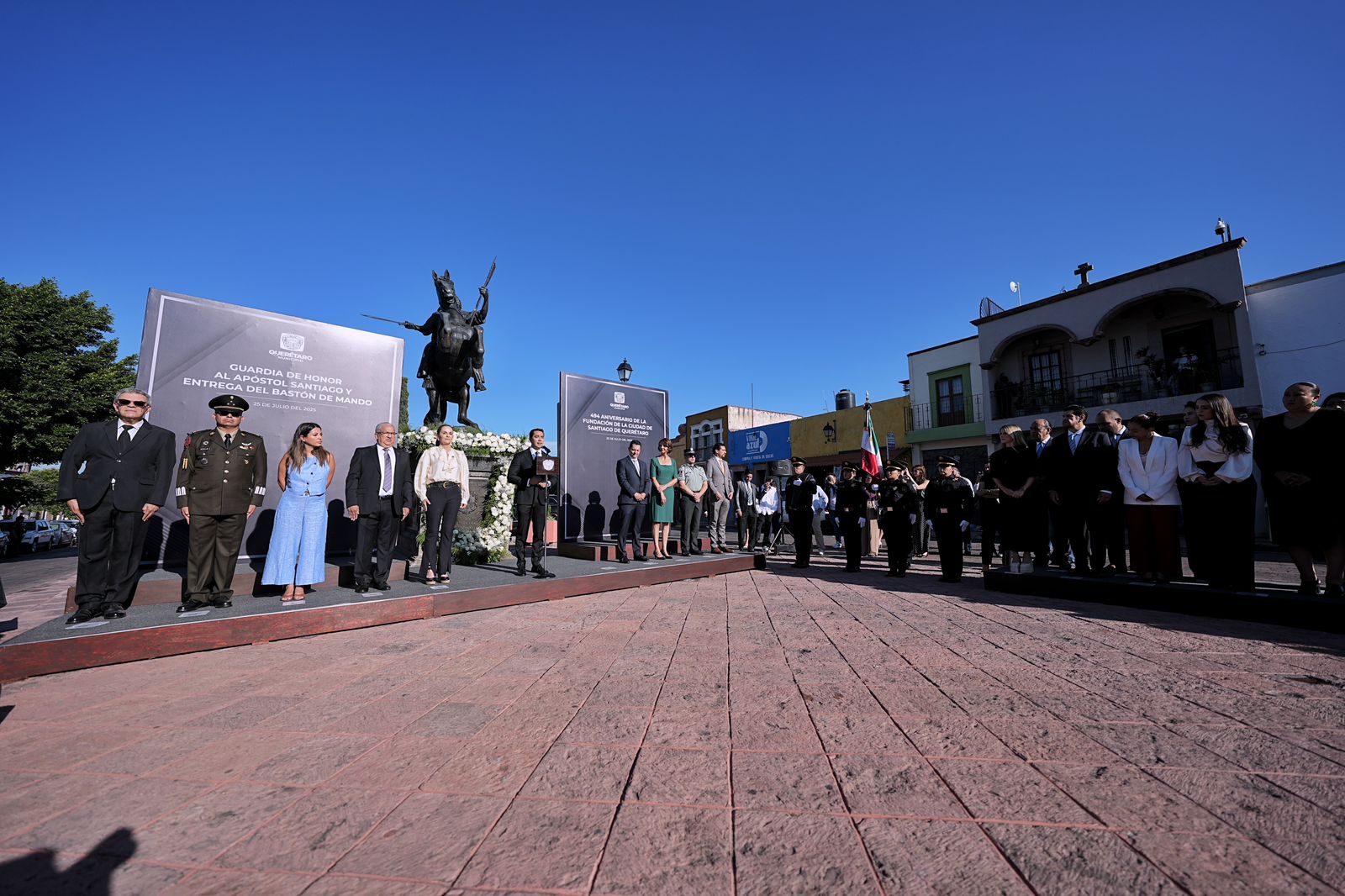 Imagen de Encabeza Felifer Macías Guardia de Honor al Apóstol Santiago en el 494 aniversario de la fundación de Querétaro 3