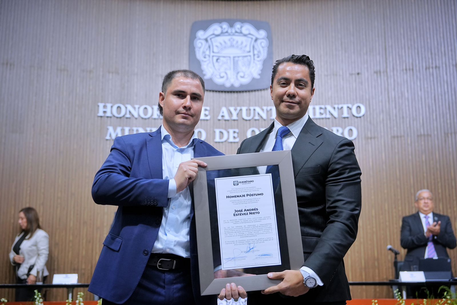 Imagen de Entrega Ayuntamiento de Querétaro preseas y homenaje póstumo a queretanas y queretanos comprometidos con la sociedad 8