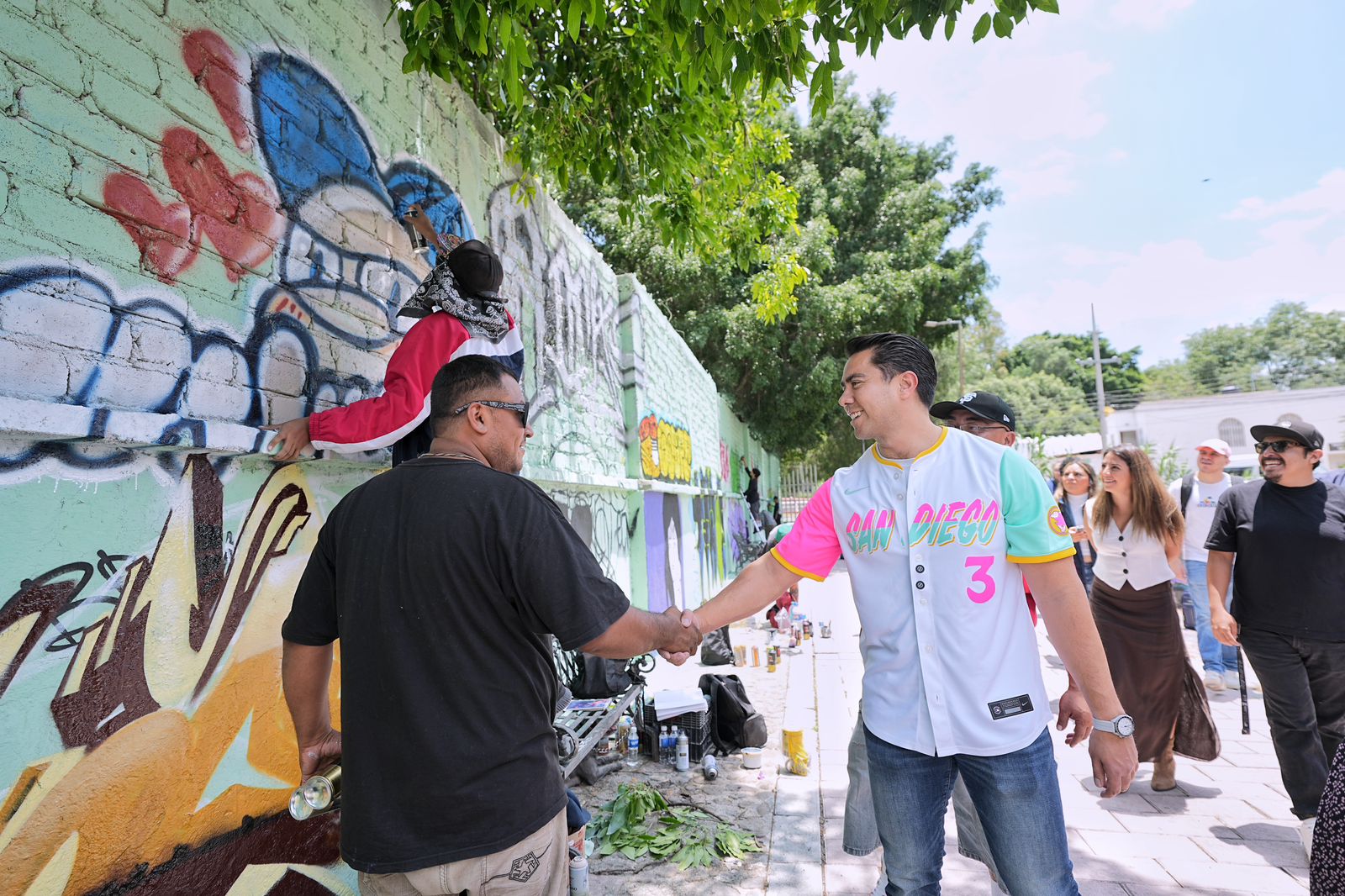 Imagen de Felifer Macías fortalece el arte urbano y el orgullo de barrio en Hércules 6