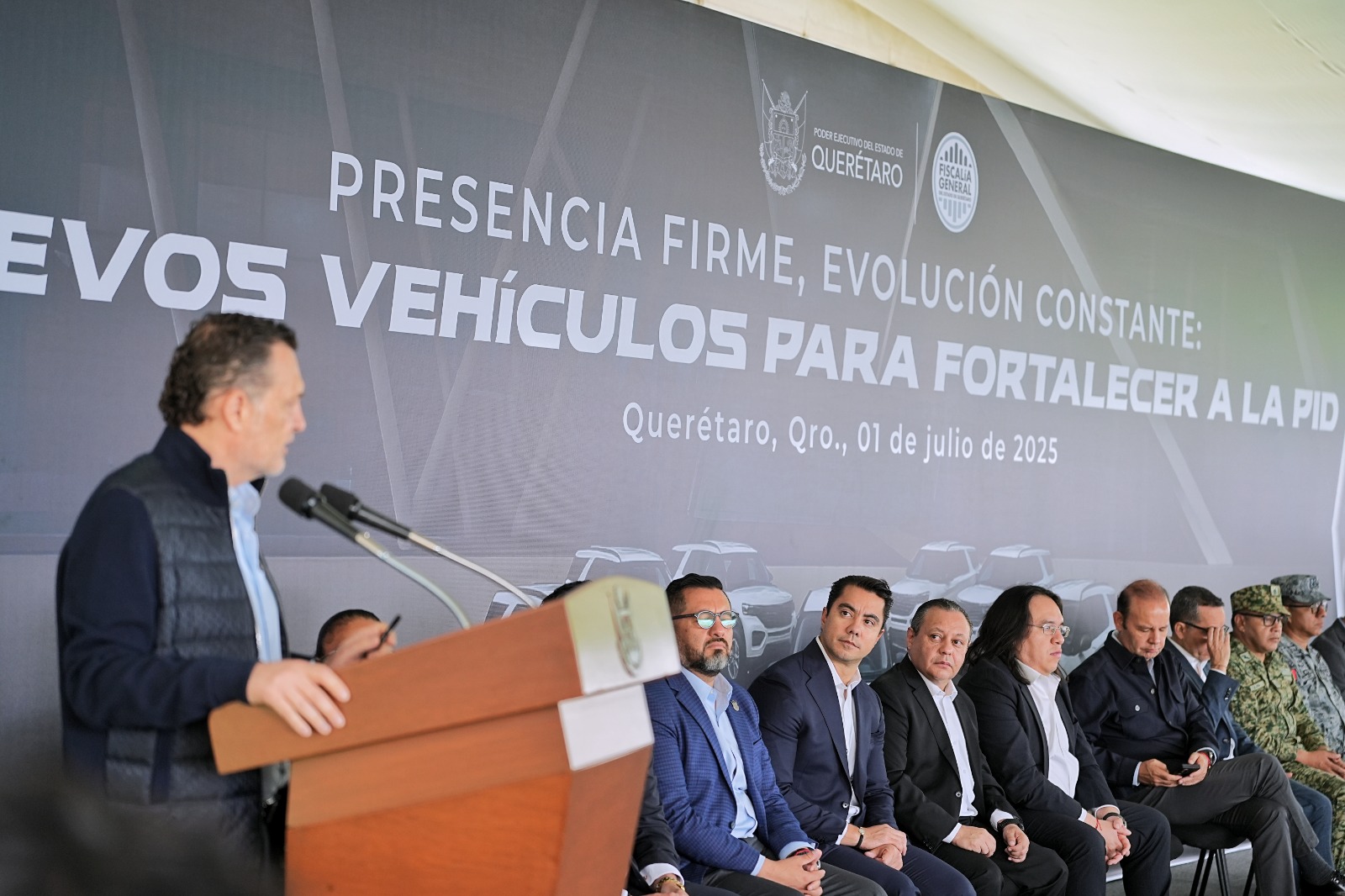 Imagen de Acude Felifer Macías a entrega de equipamiento de la Policía de Investigación del Delito 3