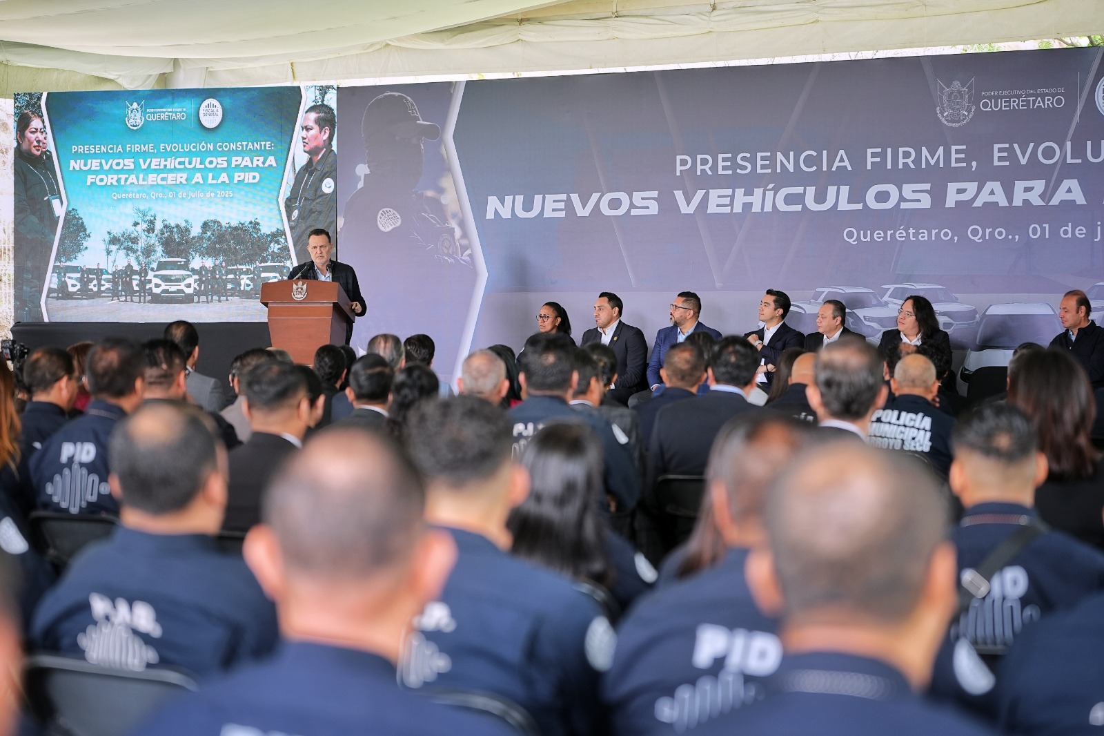 Imagen de Acude Felifer Macías a entrega de equipamiento de la Policía de Investigación del Delito 2