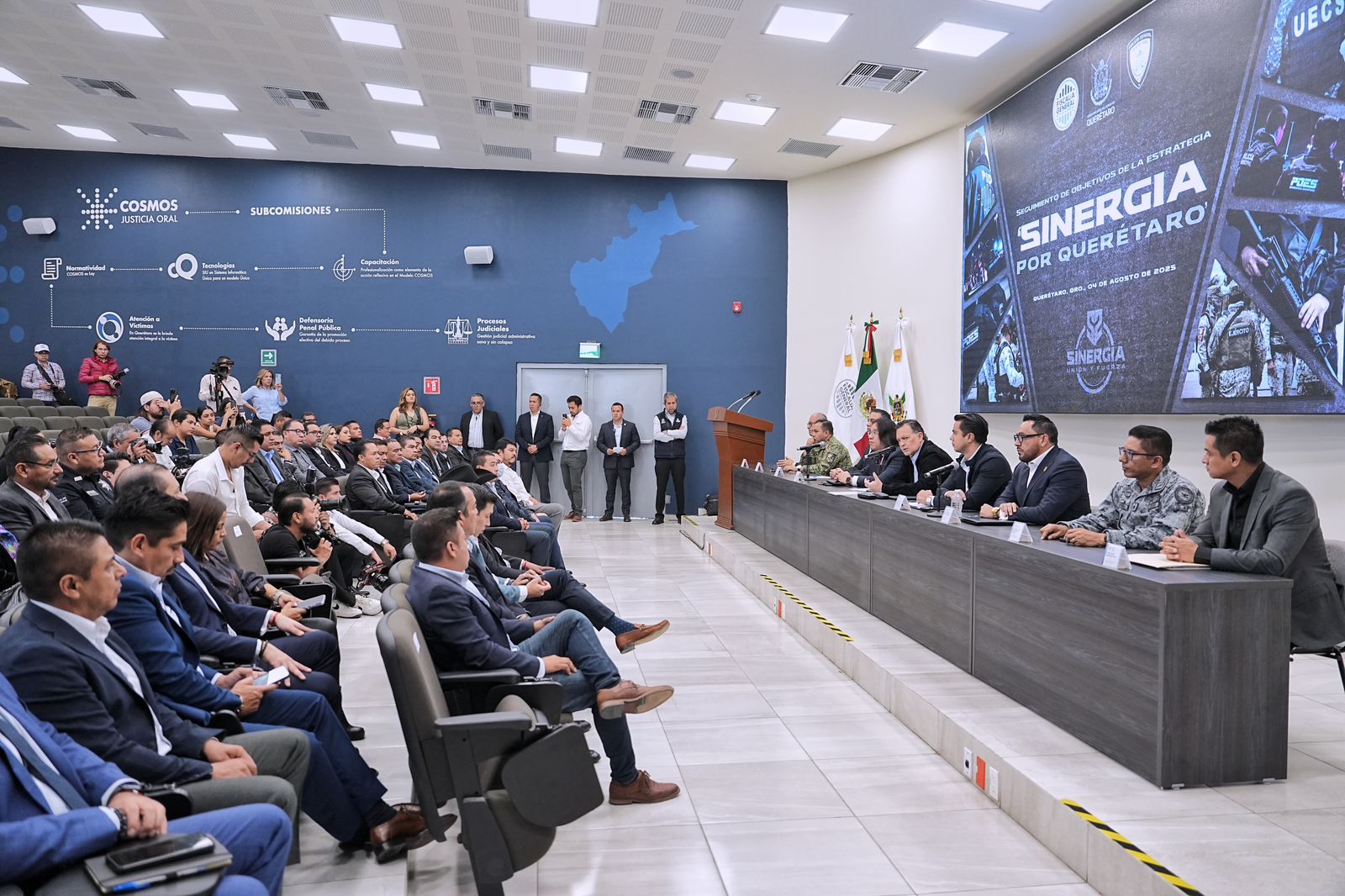 Imagen de Asiste Felifer Macías a la reunión para el seguimiento de objetivos de la estrategia “Sinergia por Querétaro”. 4