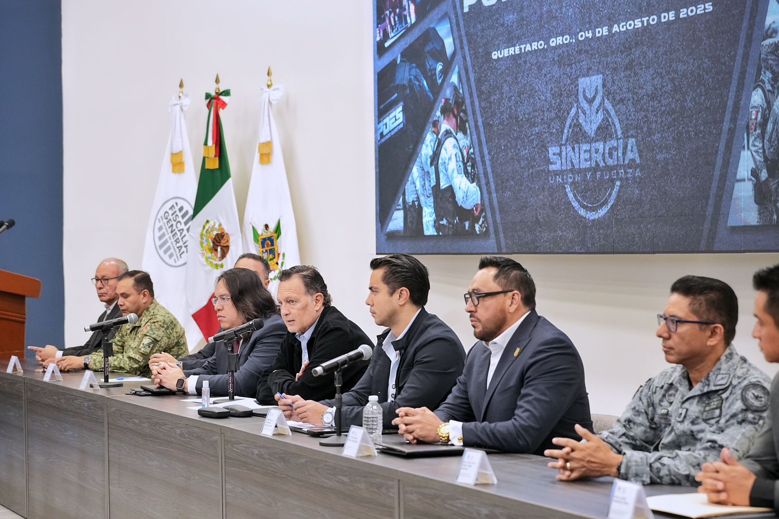 Imagen de Asiste Felifer Macías a la reunión para el seguimiento de objetivos de la estrategia “Sinergia por Querétaro”. 1