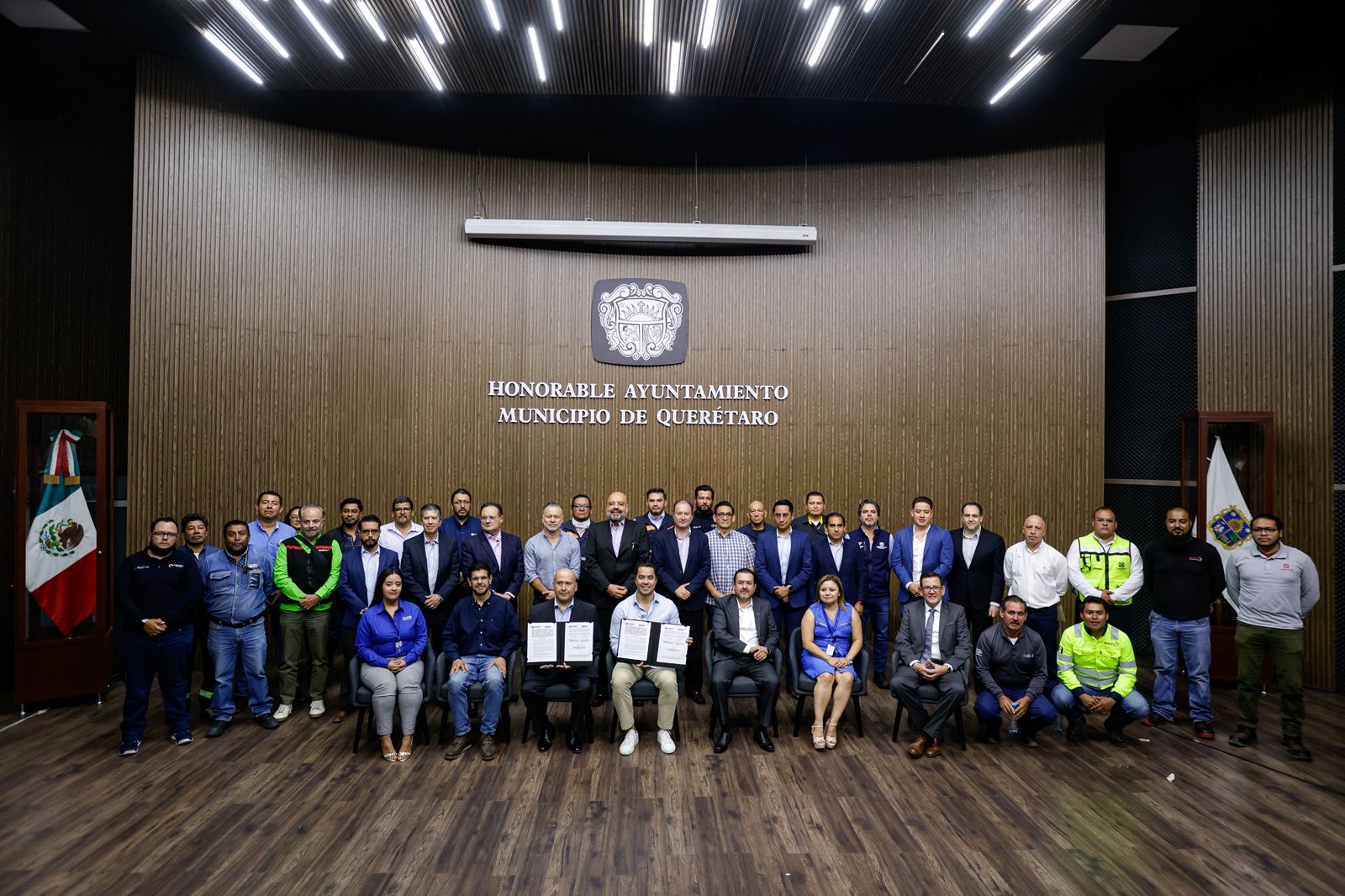 Imagen de Firma Felifer Macías acuerdo de colaboración con la Cámara Nacional de la Industria Electrónica de Telecomunicaciones y Tecnologías de la Información 2