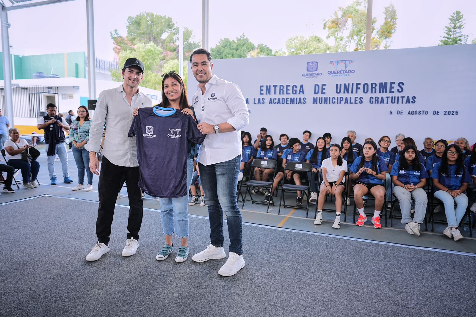 IMG-20250811-WA0005 Imagen de Entrega Felifer Macías uniformes deportivos a 700 atletas de academias municipales 2