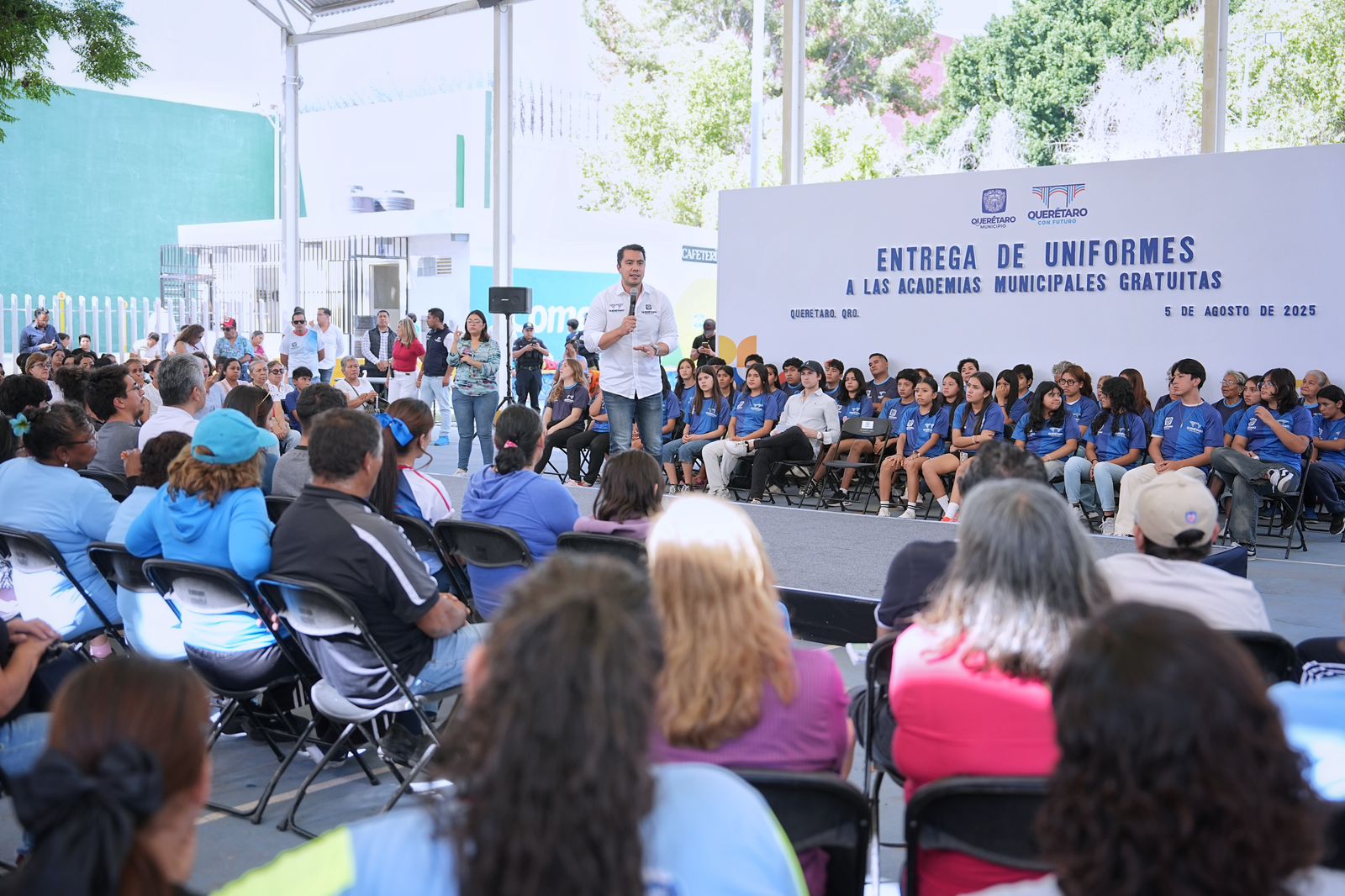 IMG-20250811-WA0008 Imagen de Entrega Felifer Macías uniformes deportivos a 700 atletas de academias municipales 4