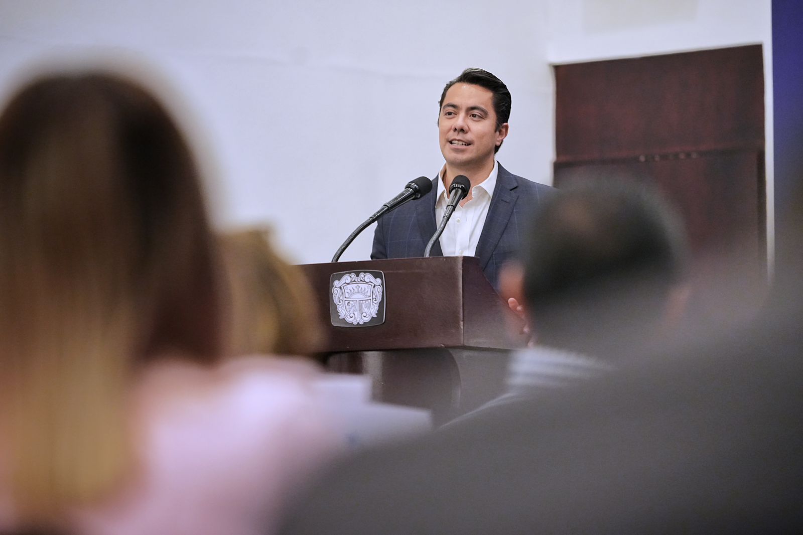 Imagen de Asiste Felifer Macías a la entrega de apoyos para fortalecer a las asociaciones civiles de Querétaro 4