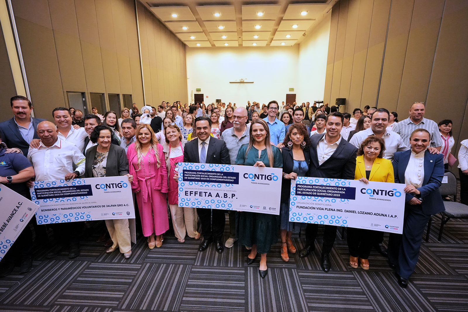 Imagen de Asiste Felifer Macías a la entrega de apoyos para fortalecer a las asociaciones civiles de Querétaro 5