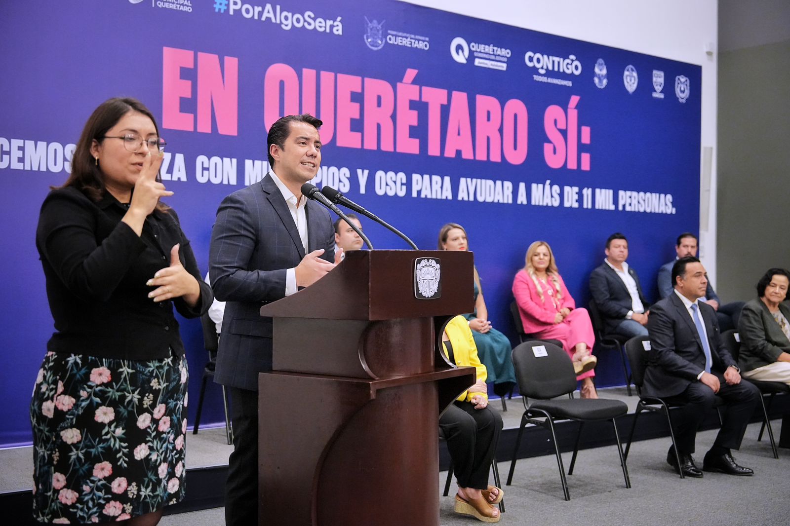 Imagen de Asiste Felifer Macías a la entrega de apoyos para fortalecer a las asociaciones civiles de Querétaro 2