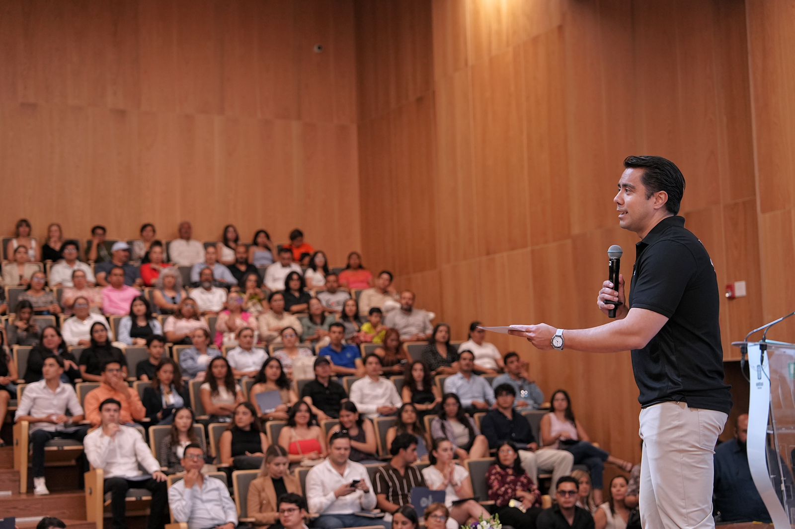 IMG-20250818-WA0033 Imagen de Felifer Macías entregó 162 becas a jóvenes que serán embajadores de Querétaro en el mundo 2