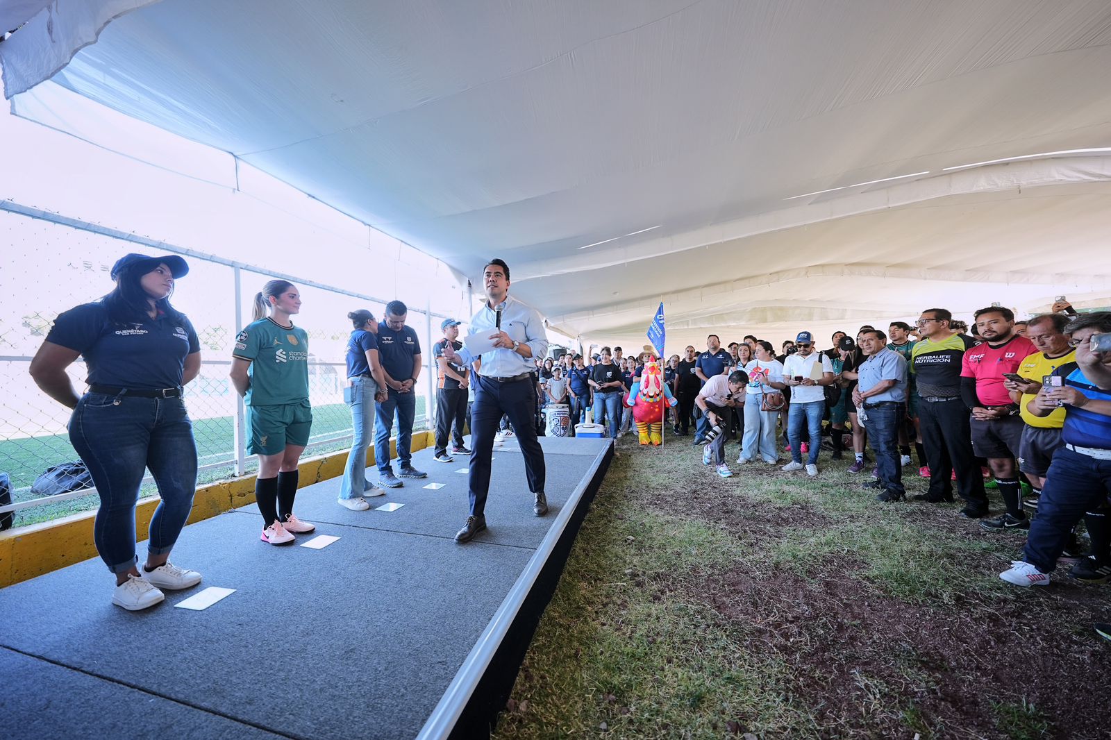 IMG-20250821-WA0027 Imagen de Inaugura Felifer Macías torneo deportivo mixto “Querétaro Con Futuro” 5