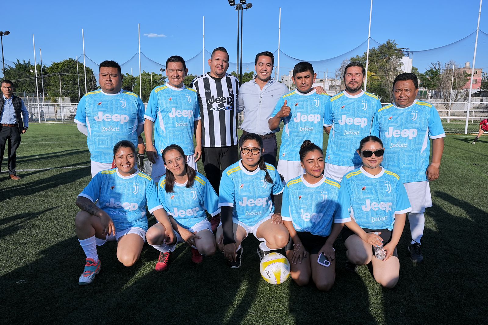 Imagen de Inaugura Felifer Macías torneo deportivo mixto “Querétaro Con Futuro” 1