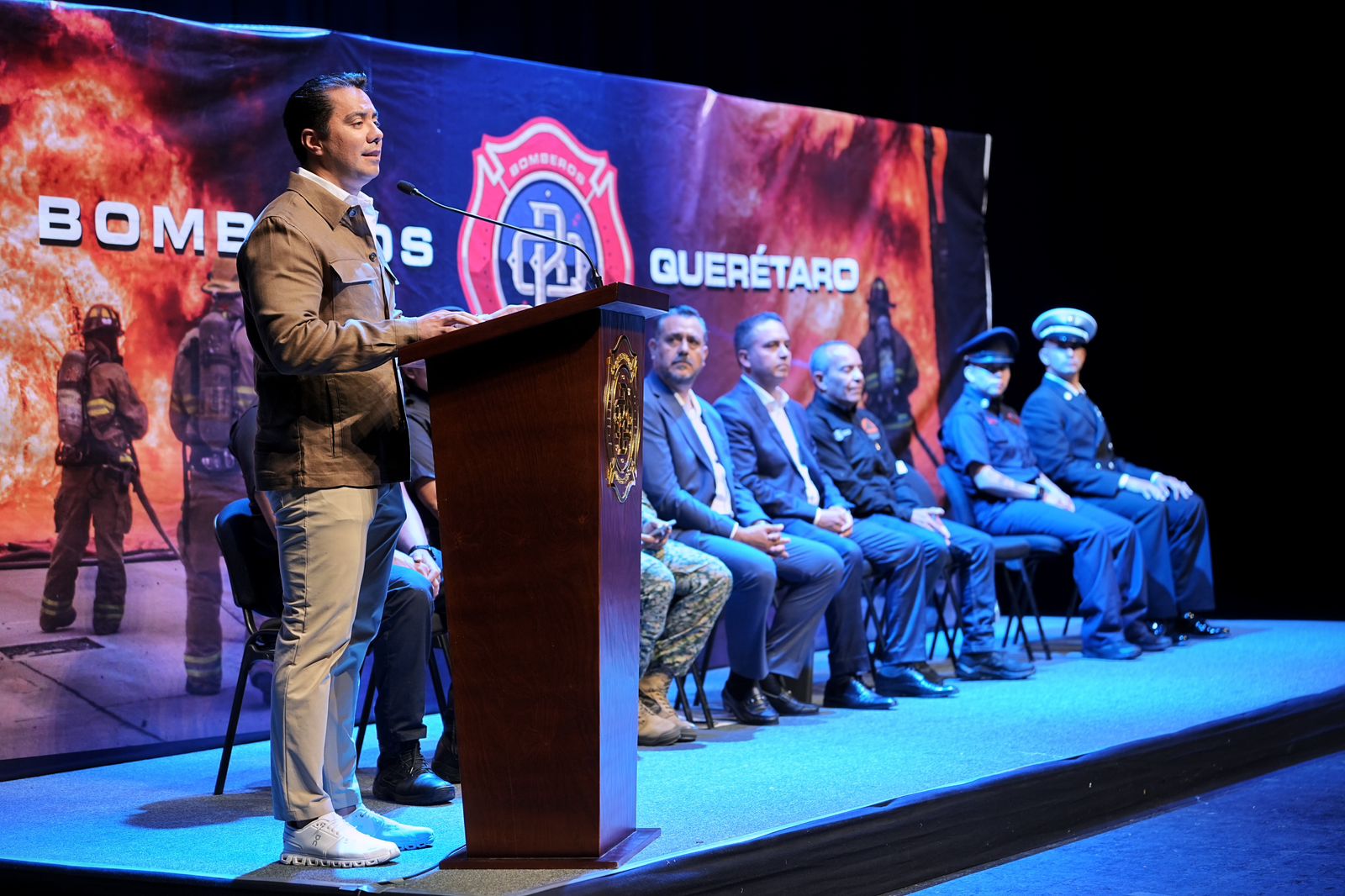 IMG-20250826-WA0020 Imagen de Reconoce Felifer Macías el valor y la entrega del Cuerpo de Bomberos de Querétaro 3