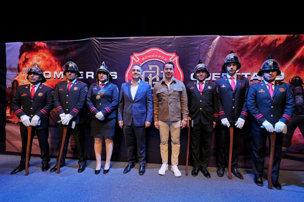 Imagen de Reconoce Felifer Macías el valor y la entrega del Cuerpo de Bomberos de Querétaro 24