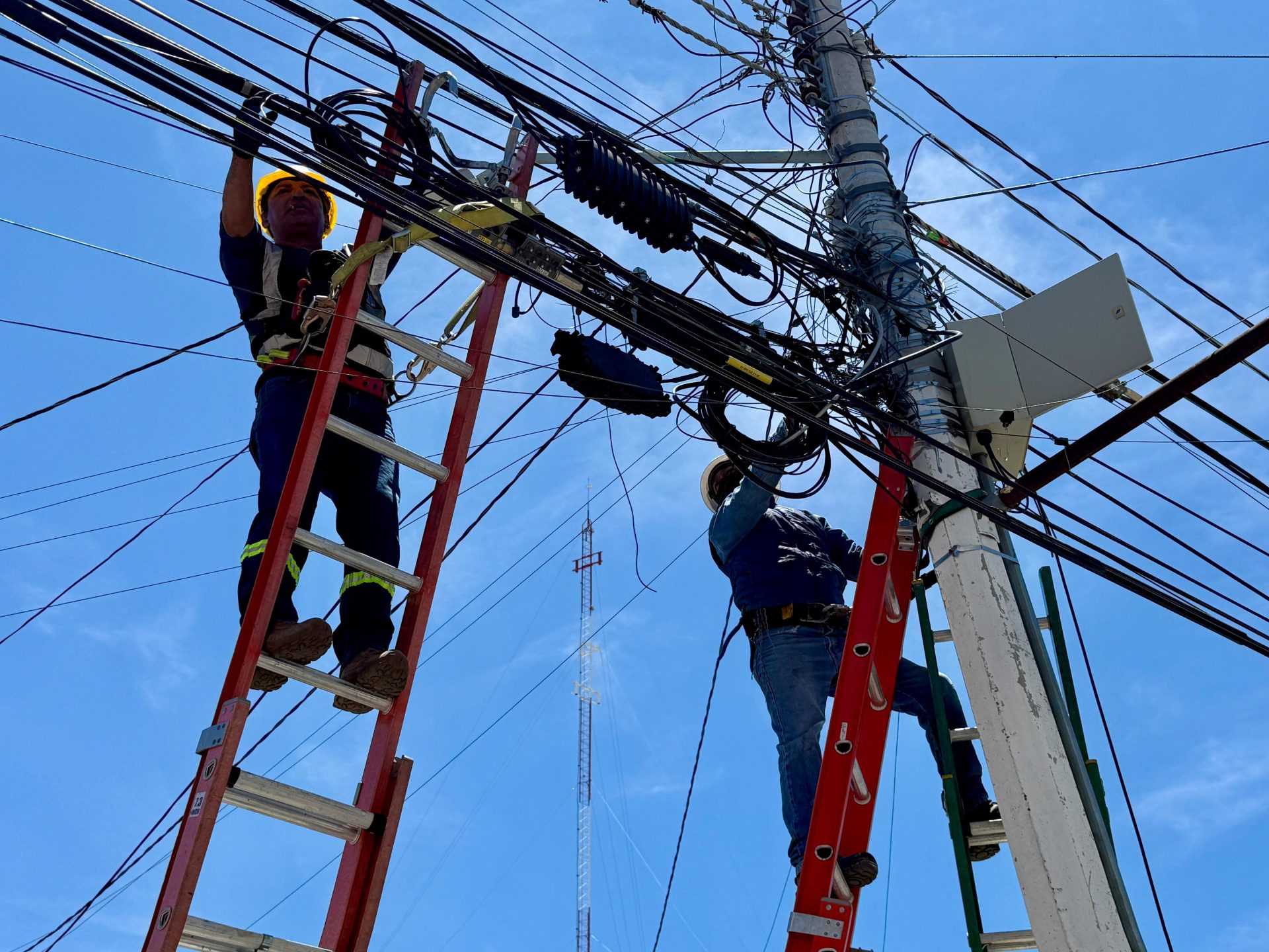 Imagen de Retiro de cables en desuso alcanza 73% de meta establecida a cierre de año 4