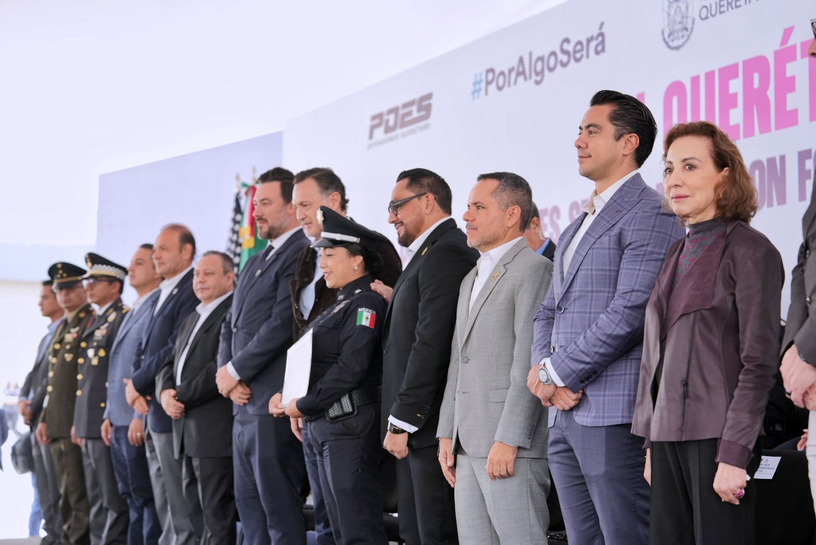 Imagen de Asiste Felifer Macías a la entrega de constancias del curso "ATENA" 1