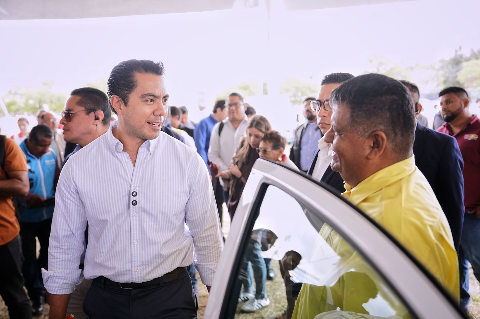 IMG-20250917-WA0049 Imagen de Felifer Macías refuerza el apoyo a taxistas con la entrega de “El Extra” 1