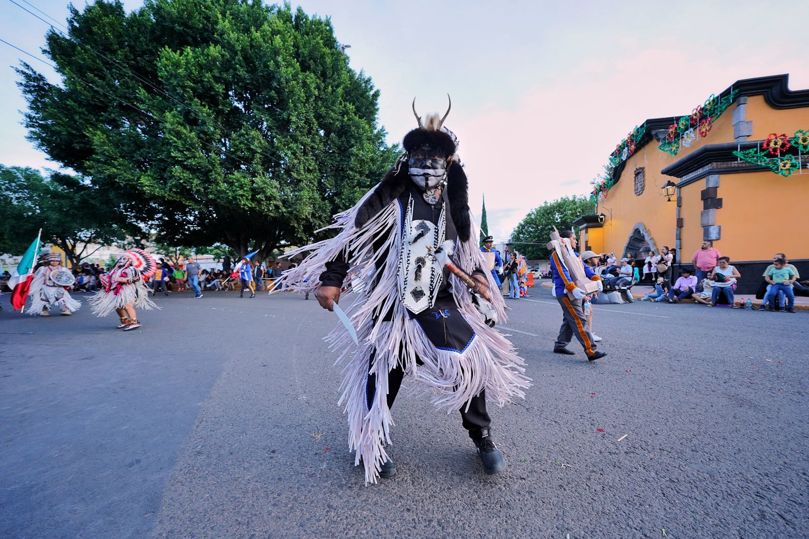 IMG-20250917-WA0068 Imagen de Acude Felifer Macías al tradicional festejo de los concheros en el centro de la ciudad 2