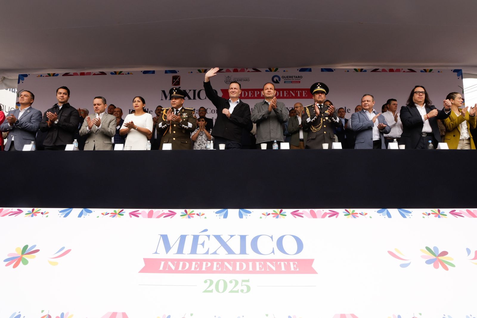 Imagen de Acude Felifer Macías al Desfile Cívico Militar por el CCXV Aniversario de la Independencia 2