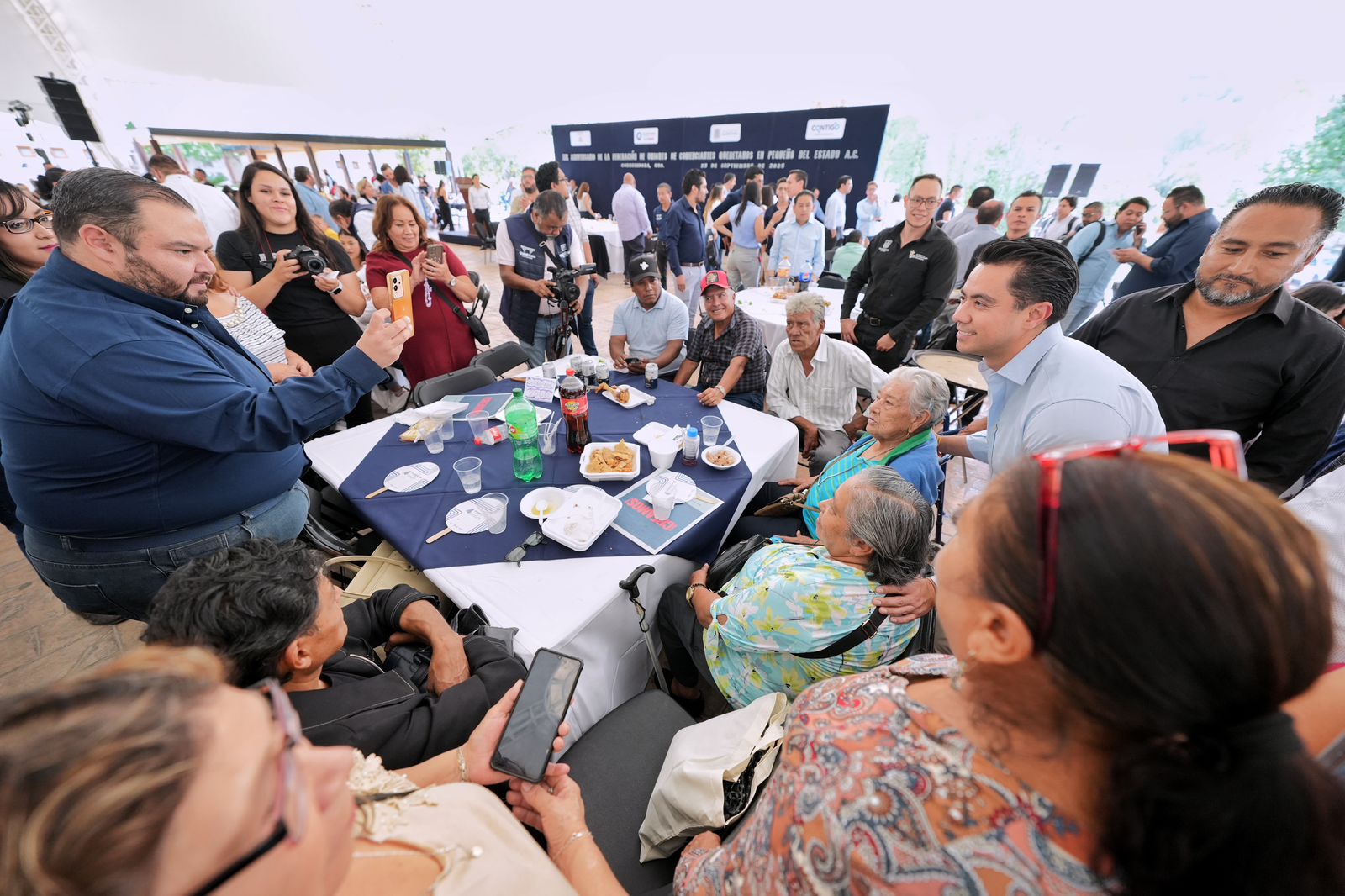 IMG-20250924-WA0012 Imagen de Asiste Felifer Macías al XIX aniversario de la Federación de la Uniónes de Comerciantes Queretanos en Pequeño del Estado 1
