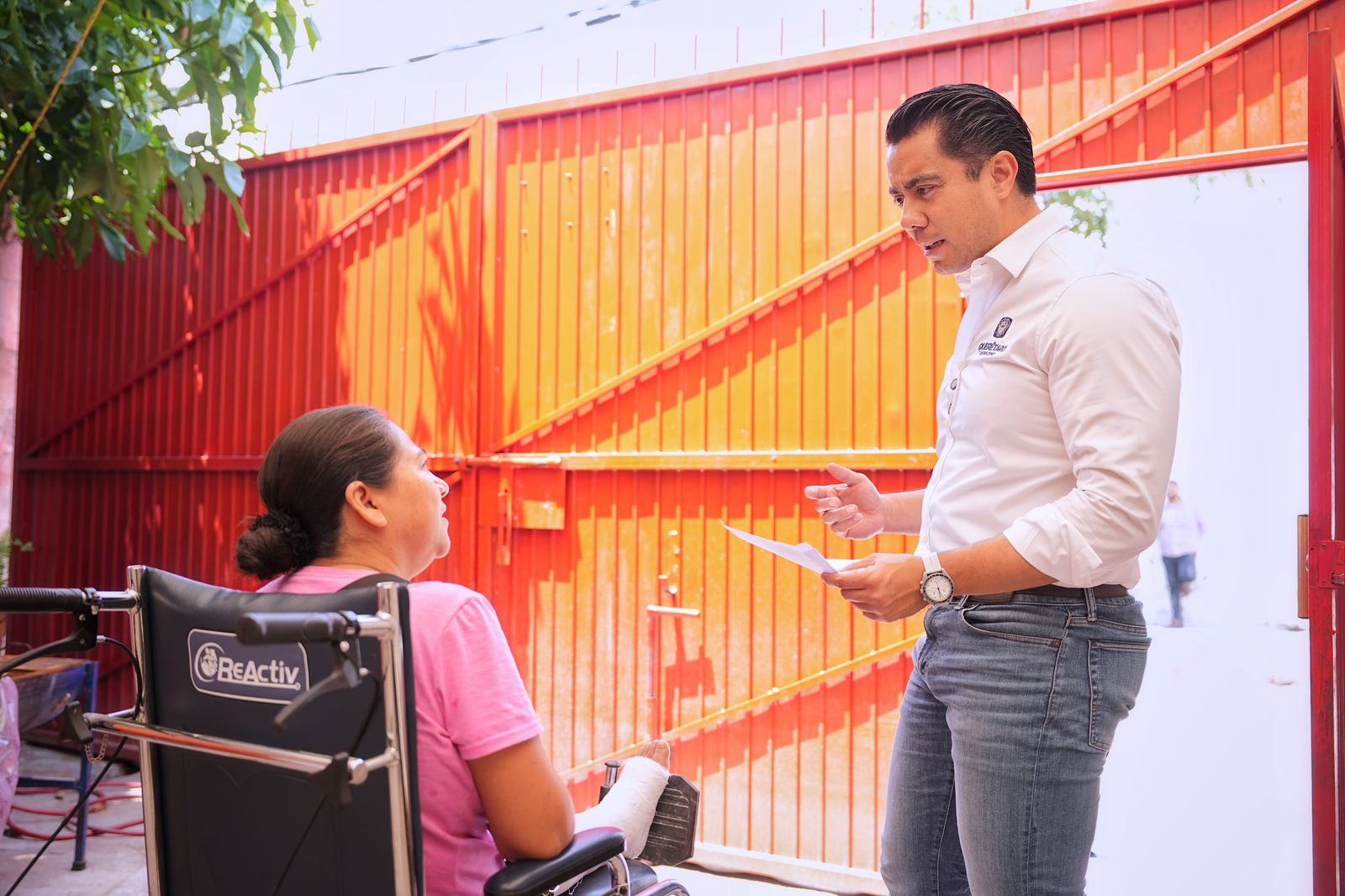 Imagen de Inicia Felifer Macías entrega de apoyos directos a familias afectadas por las lluvias 5