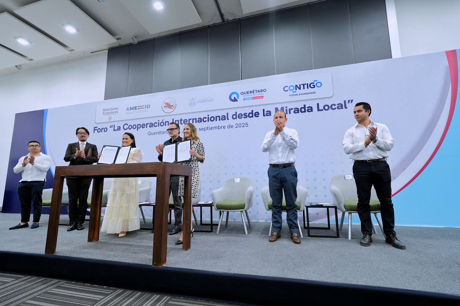Imagen de Participa Felifer Macías en el foro La Cooperación Internacional desde la Mirada Local 10