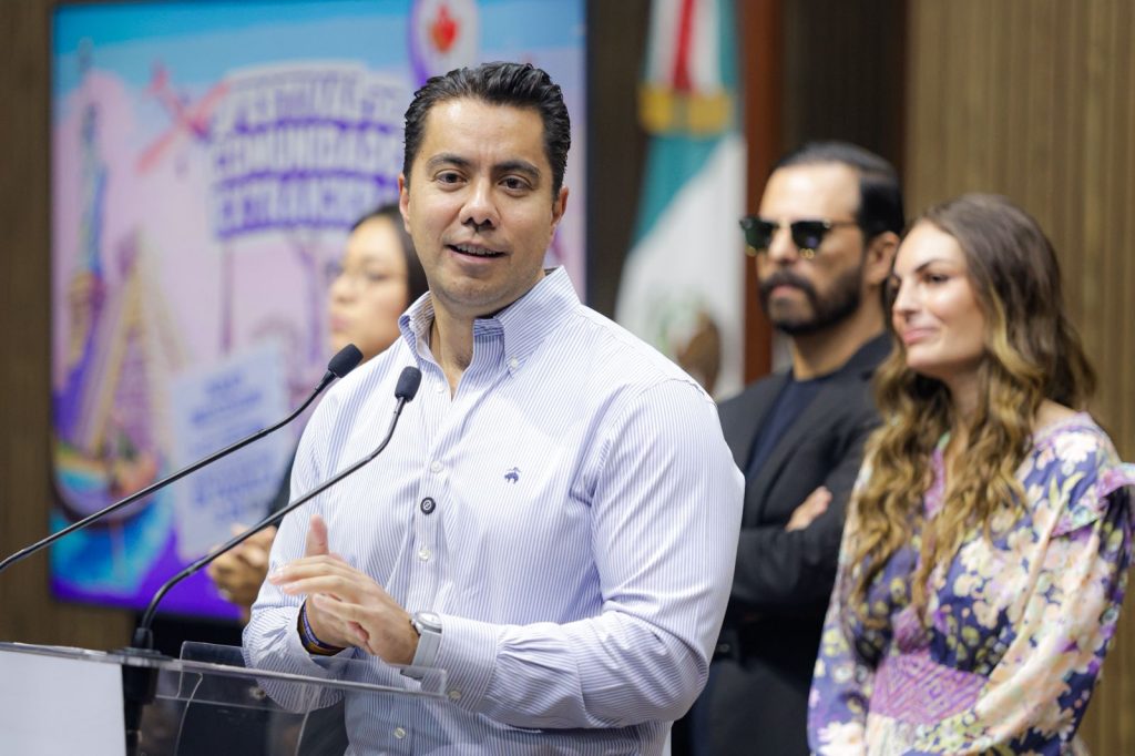 Imagen de Presenta Felifer Macías el XVII Festival de Comunidades Extranjeras 2025 24