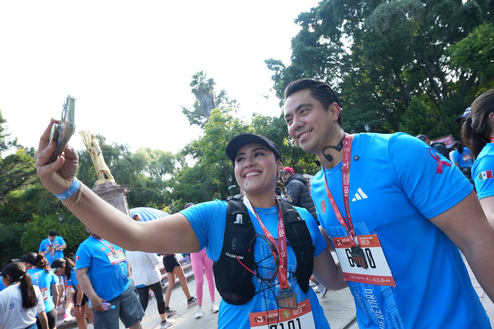 Imagen de Asiste Felifer Macías a la decimoquinta edición del Querétaro Maratón 3