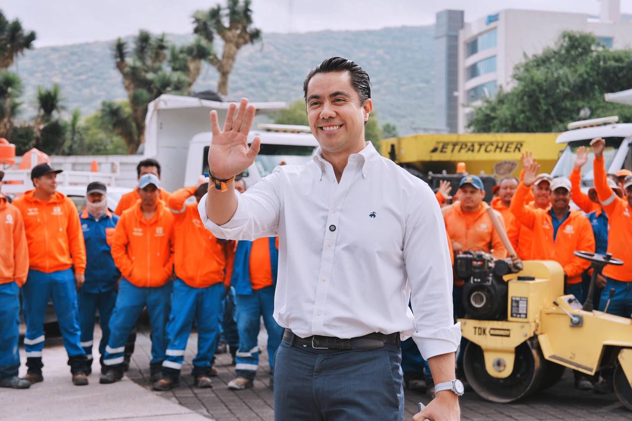 Imagen de Anuncia Felifer Macías respuesta inmediata a baches con la Mega Estrategia para Rehabilitar Vialidades 2