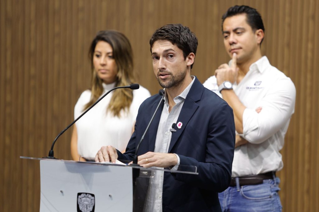 Imagen de Presenta Felifer Macías la XIV Edición de la Carrera Nocturna 18