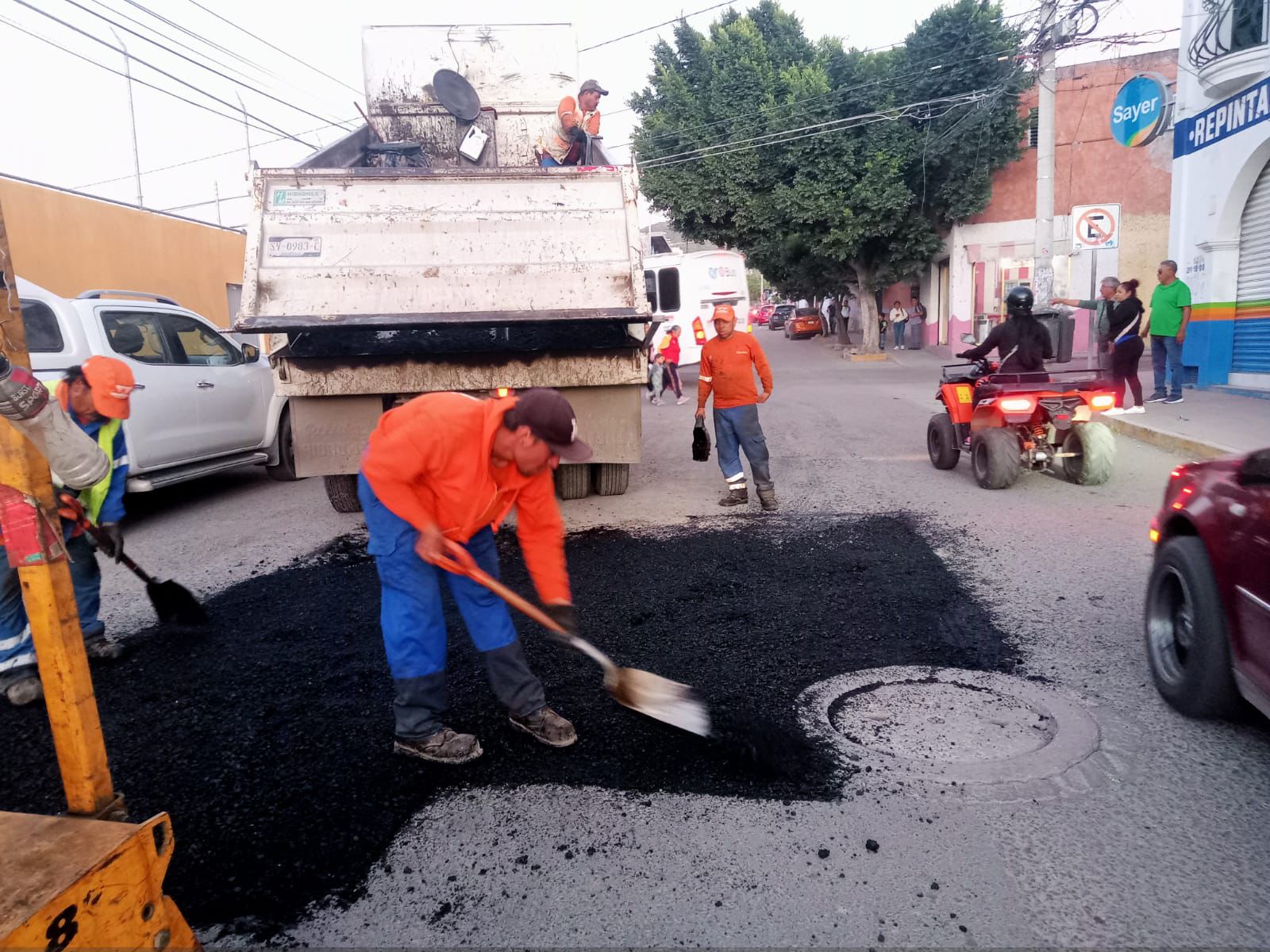 Imagen de Municipio de Querétaro atiende más de 56 mil metros cuadrados de bacheo 6