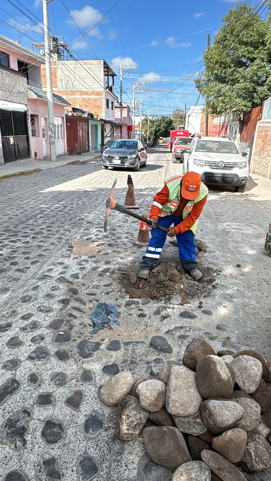 WhatsApp Image 2025-10-27 at 10.37.45 AM(4) Imagen de Municipio de Querétaro atiende más de 56 mil metros cuadrados de bacheo 1