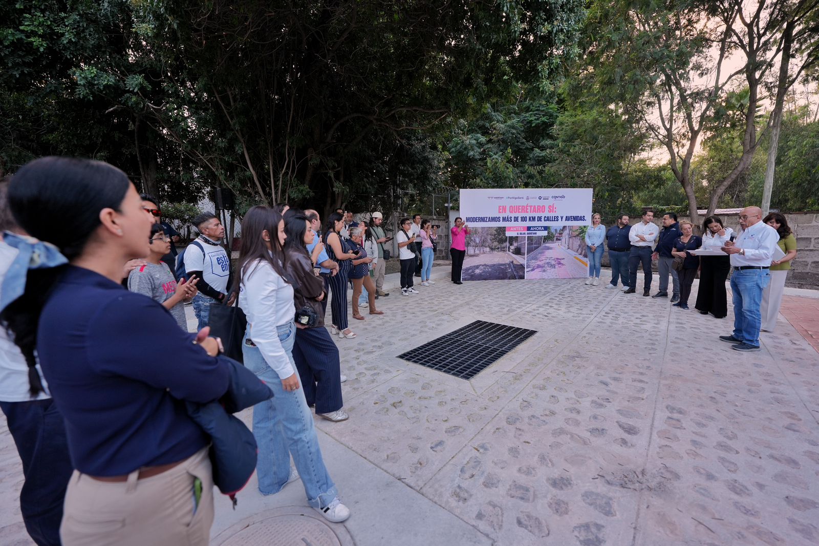 Imagen de Asiste Felifer Macías a entrega de modernización vial en El Sillar 4