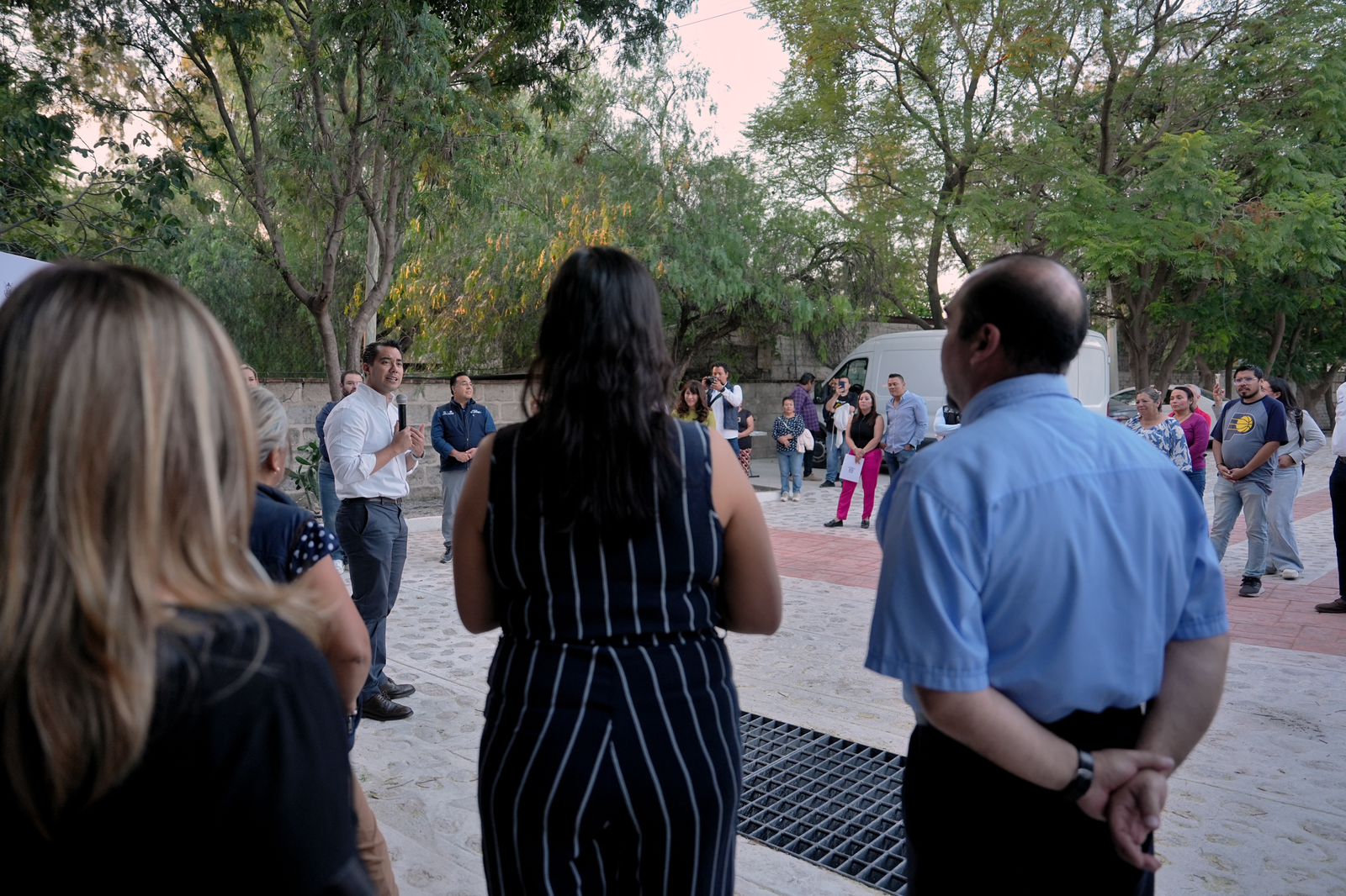 Imagen de Asiste Felifer Macías a entrega de modernización vial en El Sillar 3