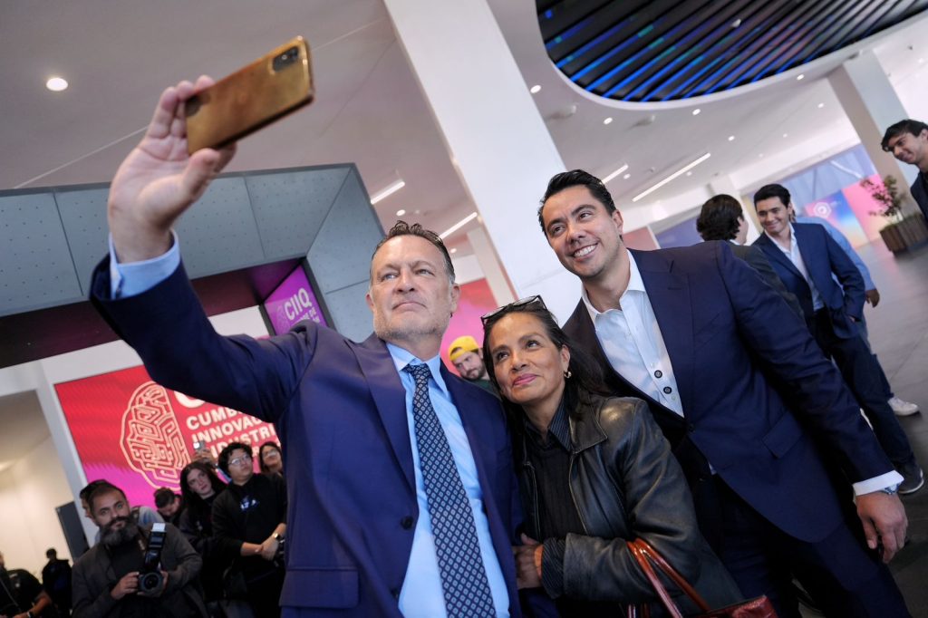 Imagen de Acompaña Felifer Macías al Gobernador en la toma de protesta de la Comisión de Innovación de la CANACINTRA Querétaro 12