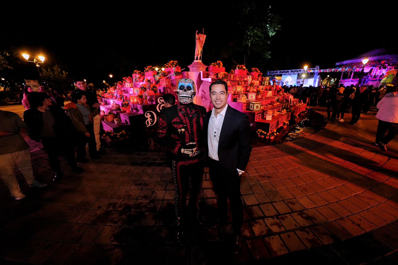 Imagen de Acude Felifer Macías al Festival de Día de Muertos 2025 en la Alameda Hidalgo 7