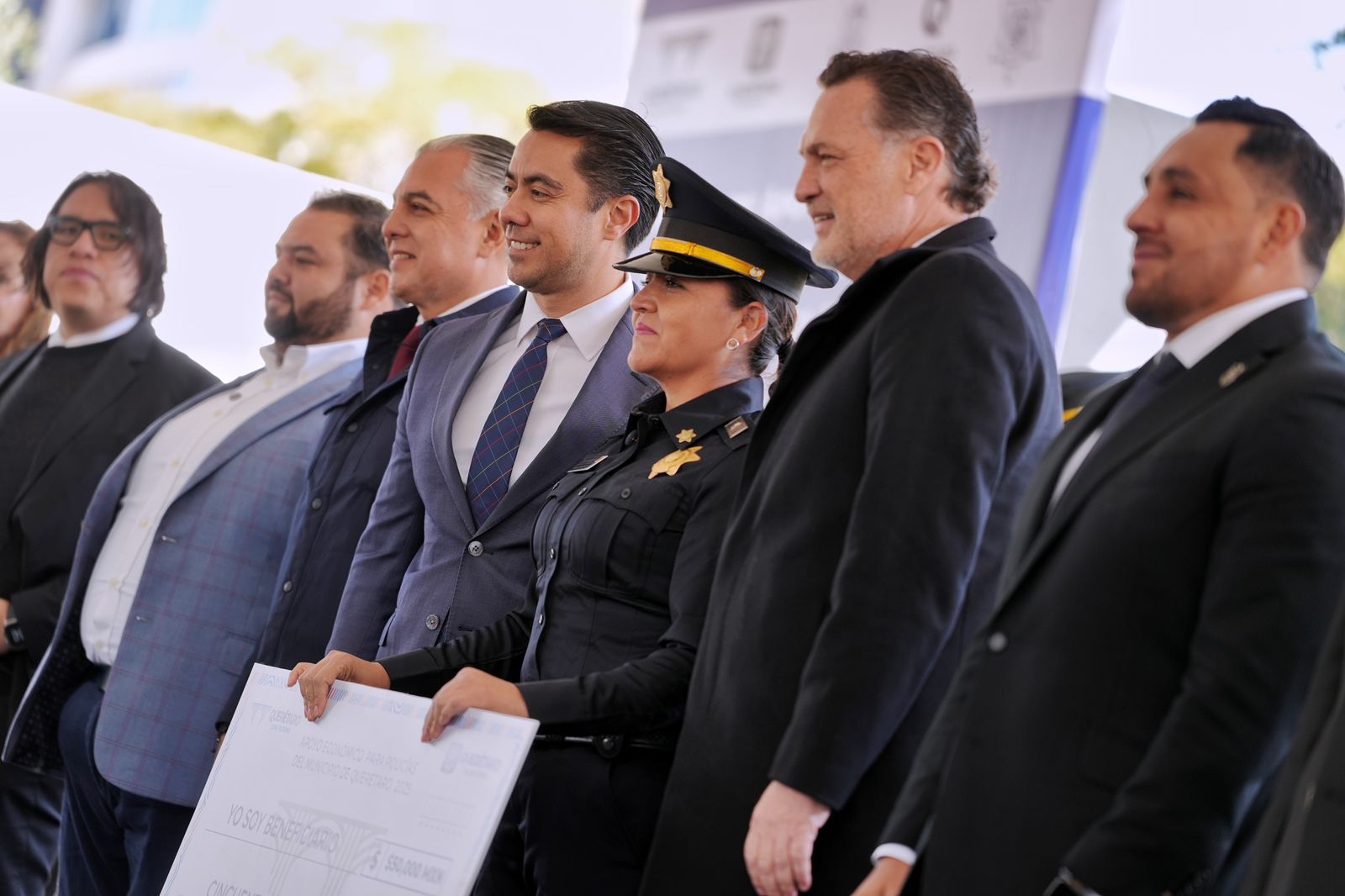 WhatsApp Image 2025-11-12 at 11.56.12 AM(3) Imagen de Entrega Felifer Macías 300 apoyos económicos de vivienda a personal policial 7