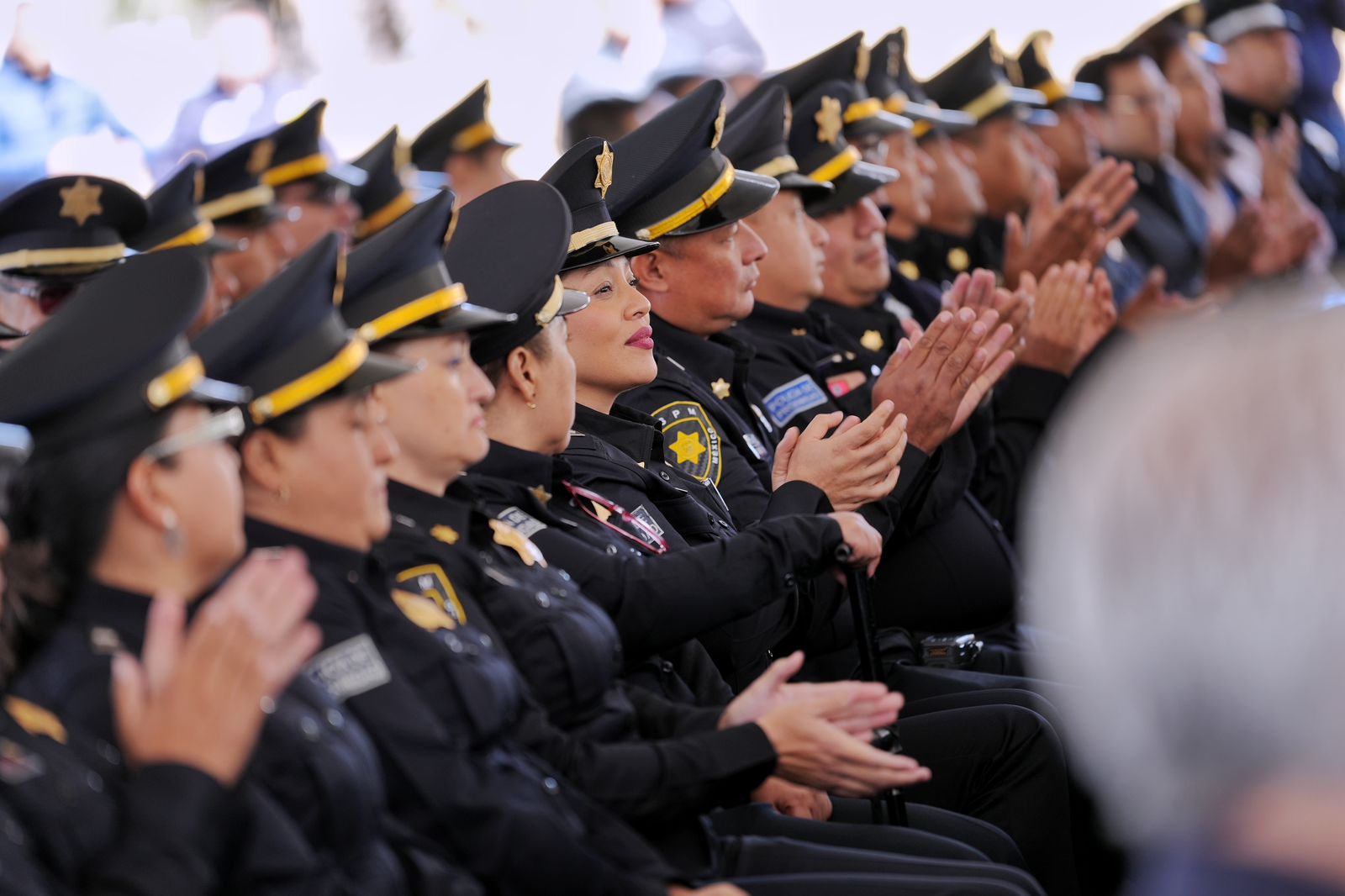 Imagen de Entrega Felifer Macías 300 apoyos económicos de vivienda a personal policial 1