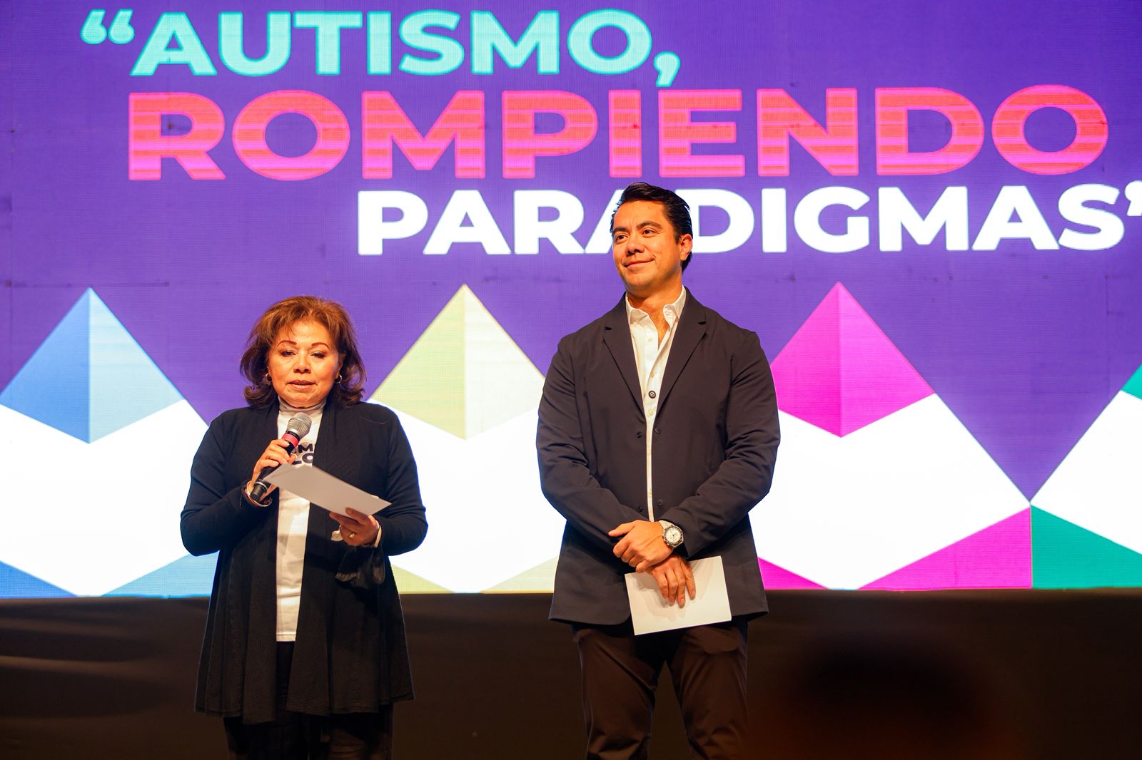 Imagen de Asiste Felifer Macías al evento formativo “Autismo, Rompiendo Paradigmas” 3