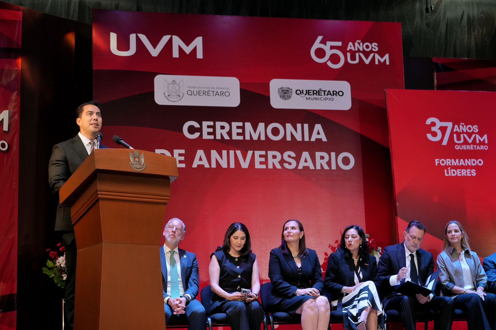 WhatsApp Image 2025-11-20 at 10.58.18 AM(1) Imagen de Acude Felifer Macías al 65° Aniversario de la UVM y 37° Aniversario del Campus Querétaro 6