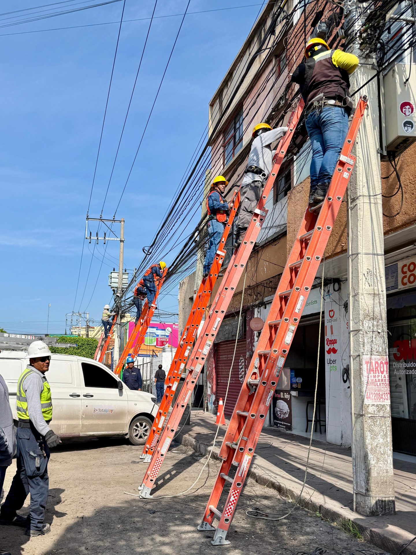 Imagen de Se supera la meta de retiro de cableado en desuso 3