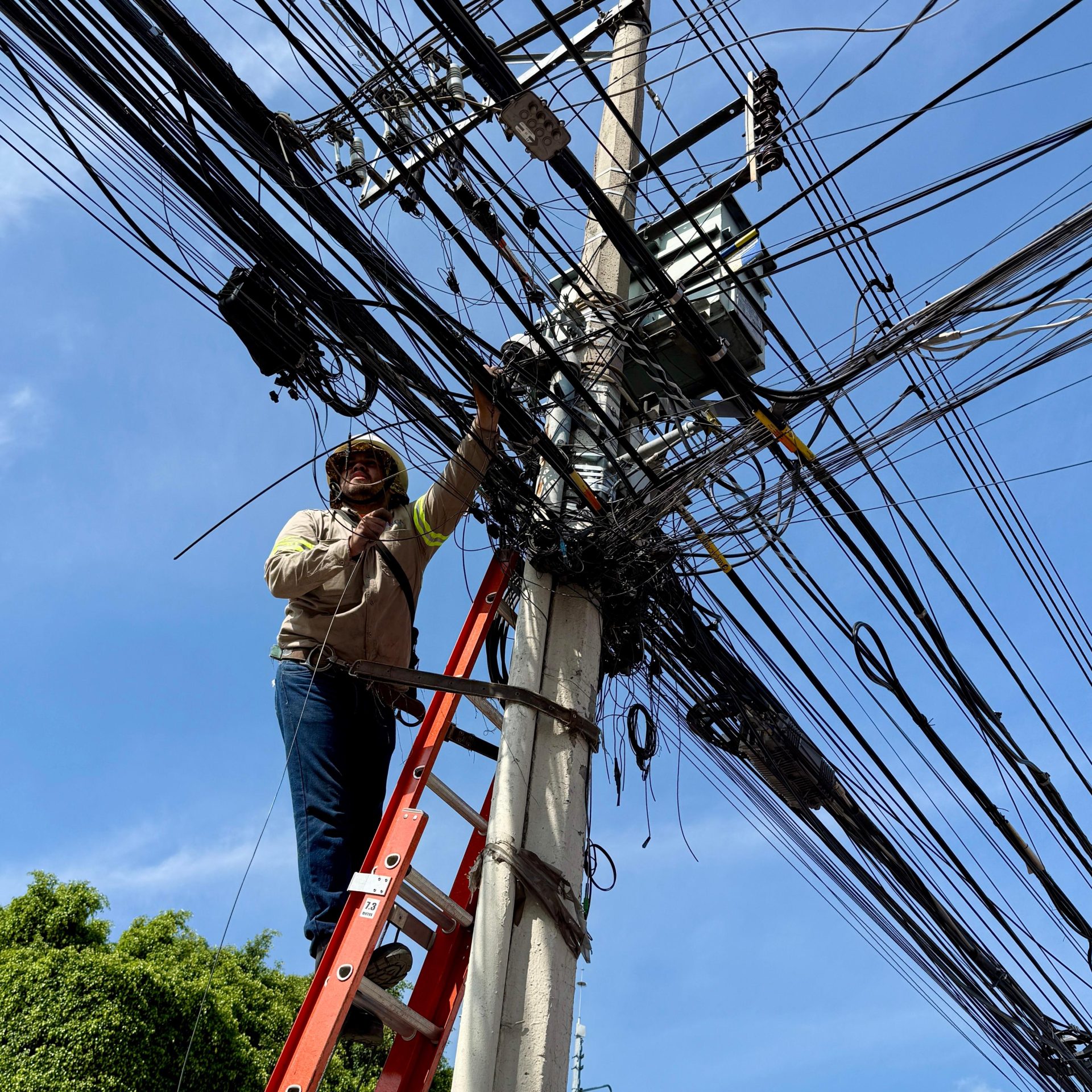 Imagen de Se supera la meta de retiro de cableado en desuso 2
